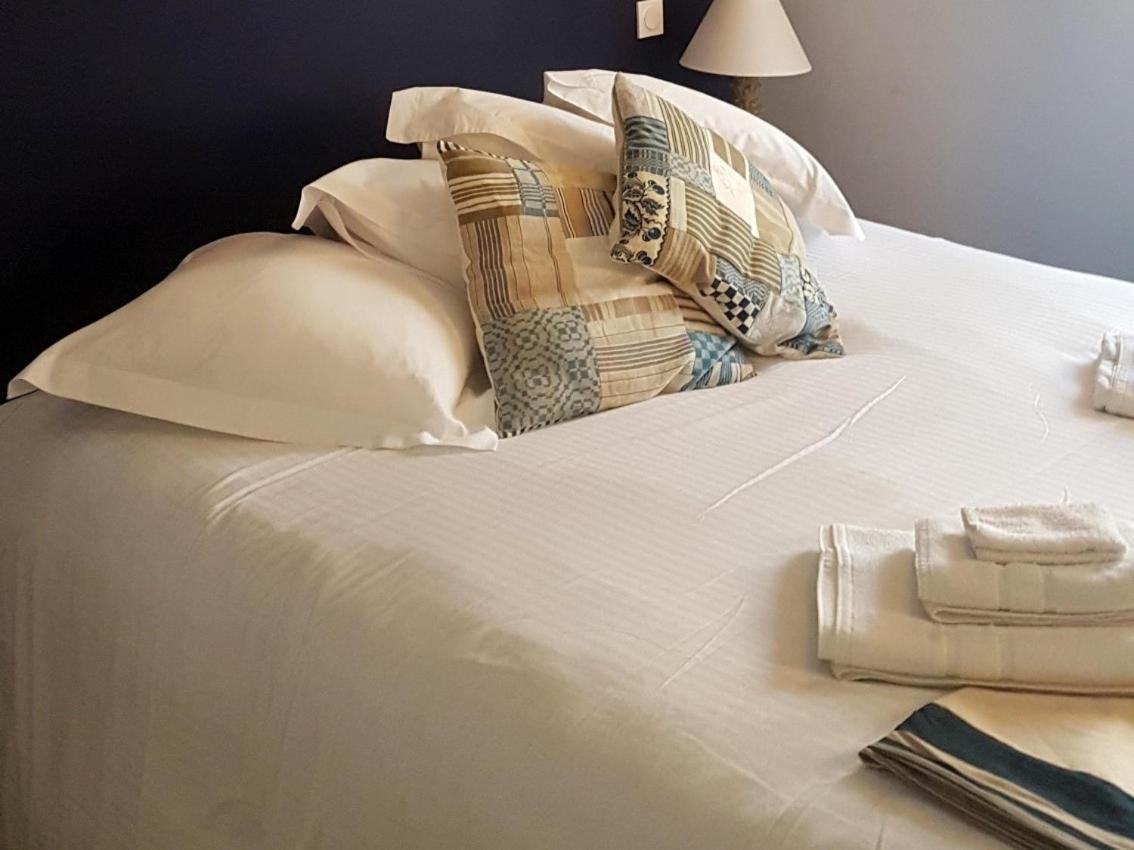 La Maison Des Marronniers Bed and Breakfast Uzès Δωμάτιο φωτογραφία